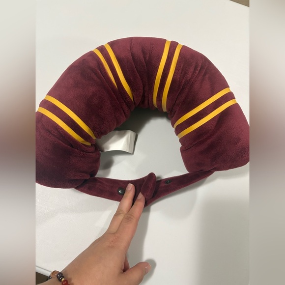 Harry Potter travel neck pillow and blanket - unique pillow for gryffindor fan - Picture 2 of 8